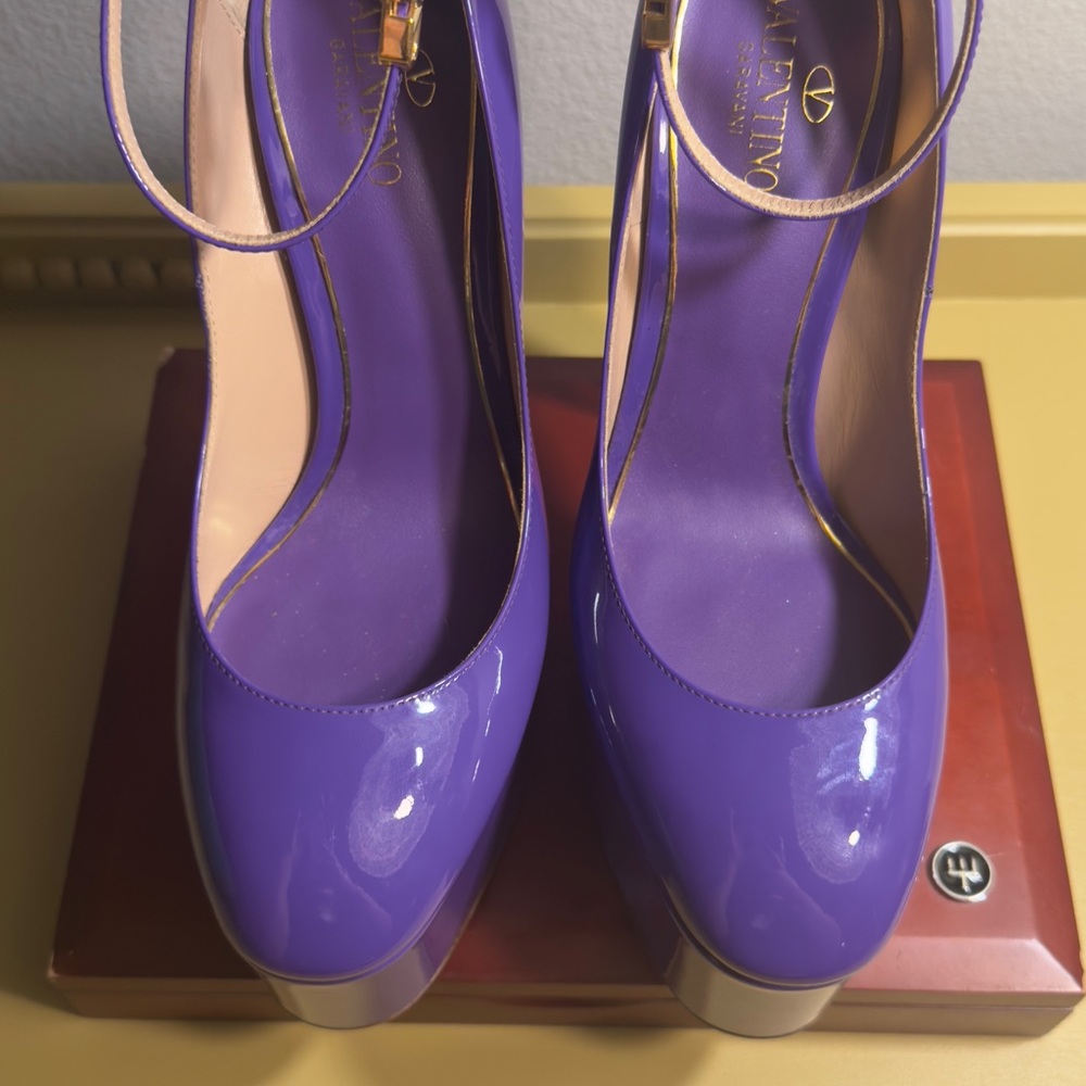 Valentino Garavani Go-155 Violet Pump - Picture 12 of 14